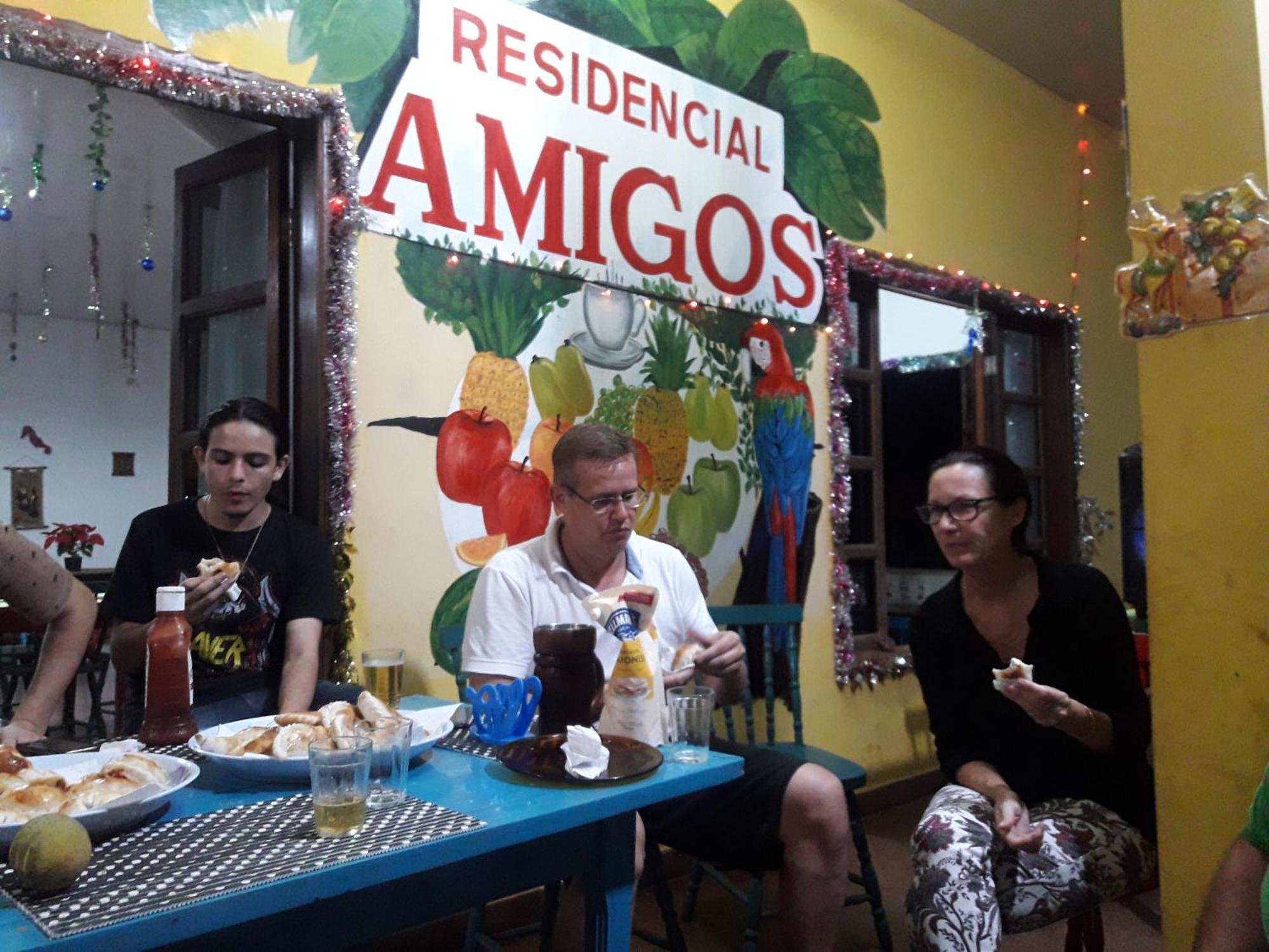 Hotel Y Residencial Amigos Puerto Iguazú Kültér fotó